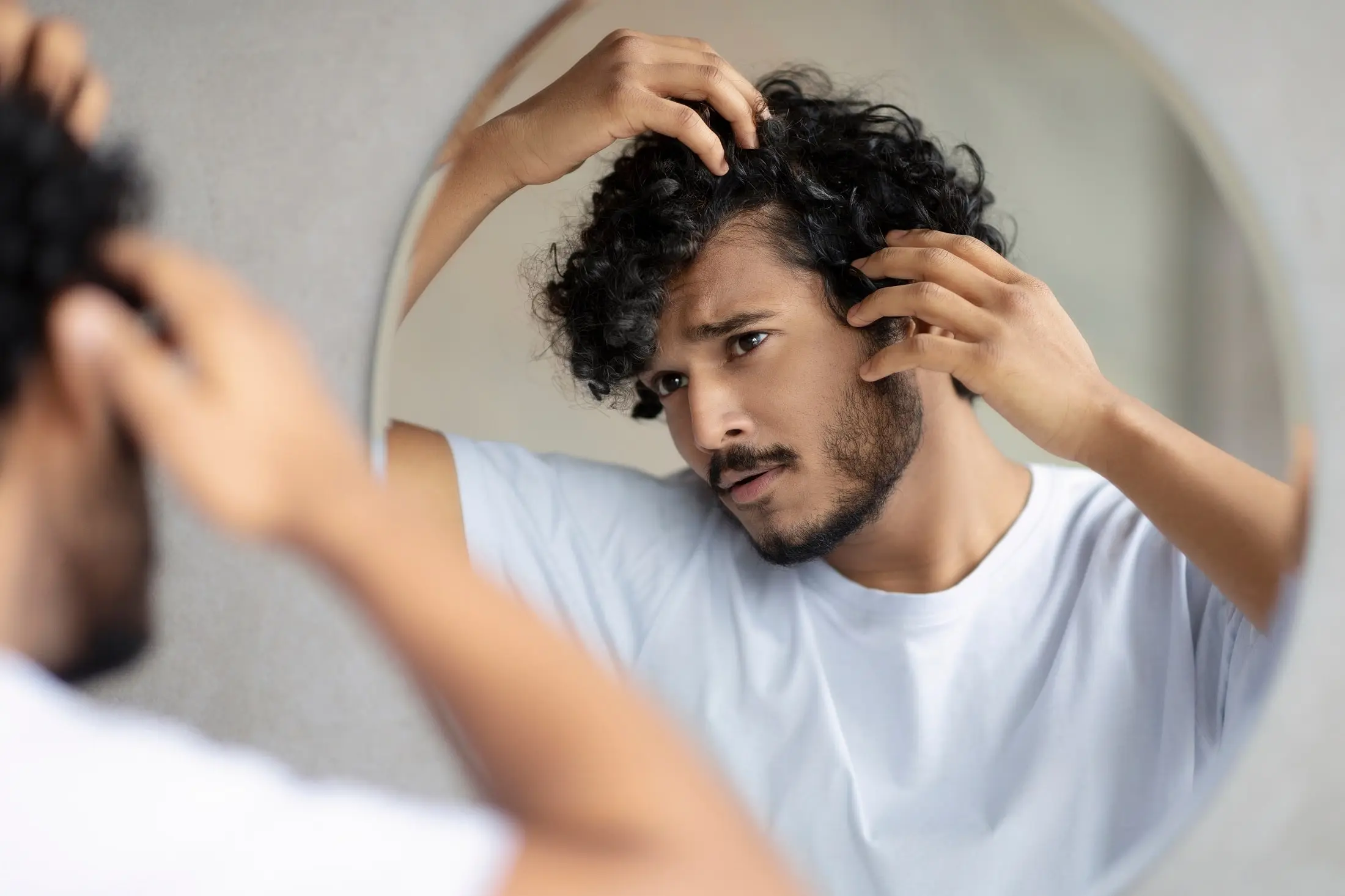 Sind Haartransplantationen eine Wahl für Menschen mit lockigem Haar?