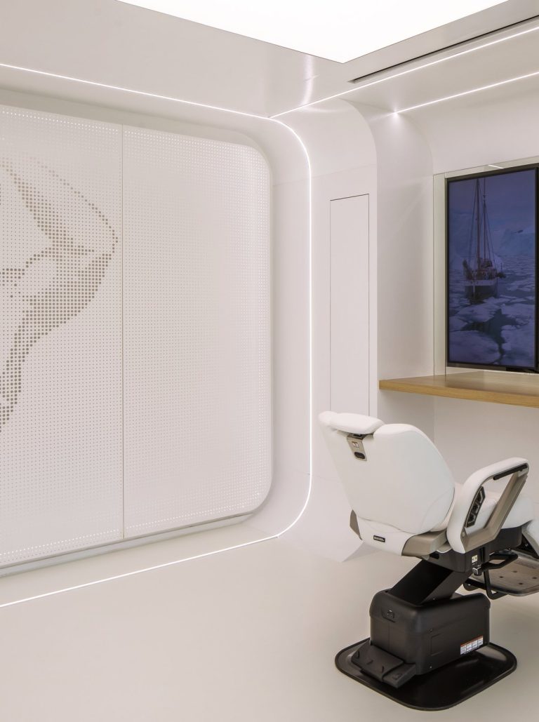 Clinica de implant de păr din Istanbul 38 Hair of Istanbul — Sala de design al liniei părului