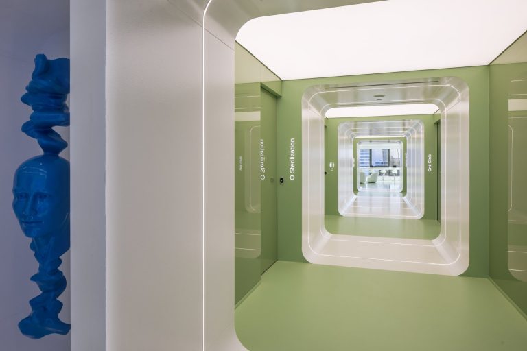 Clinica de implant de păr din Istanbul 27 Hair of Istanbul — Coridoare